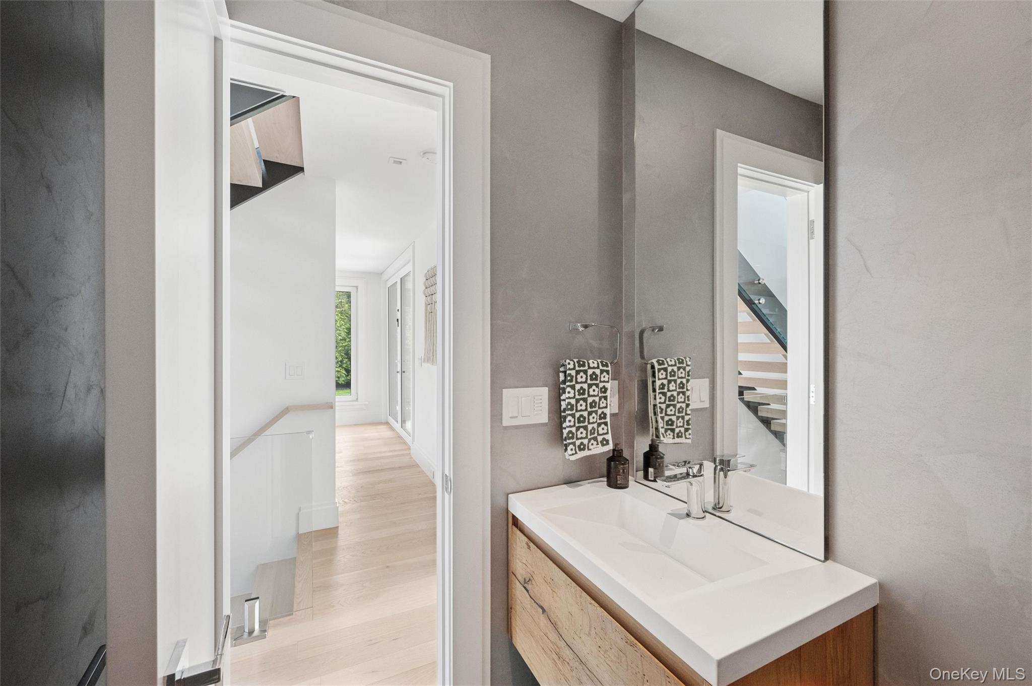 28 Canoe Place Road Property Photo 12