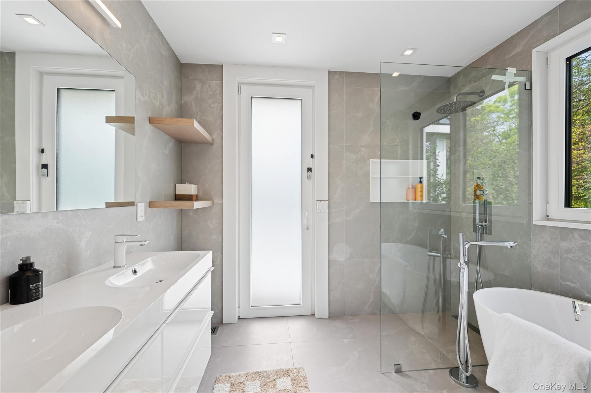 28 Canoe Place Road Property Photo 15