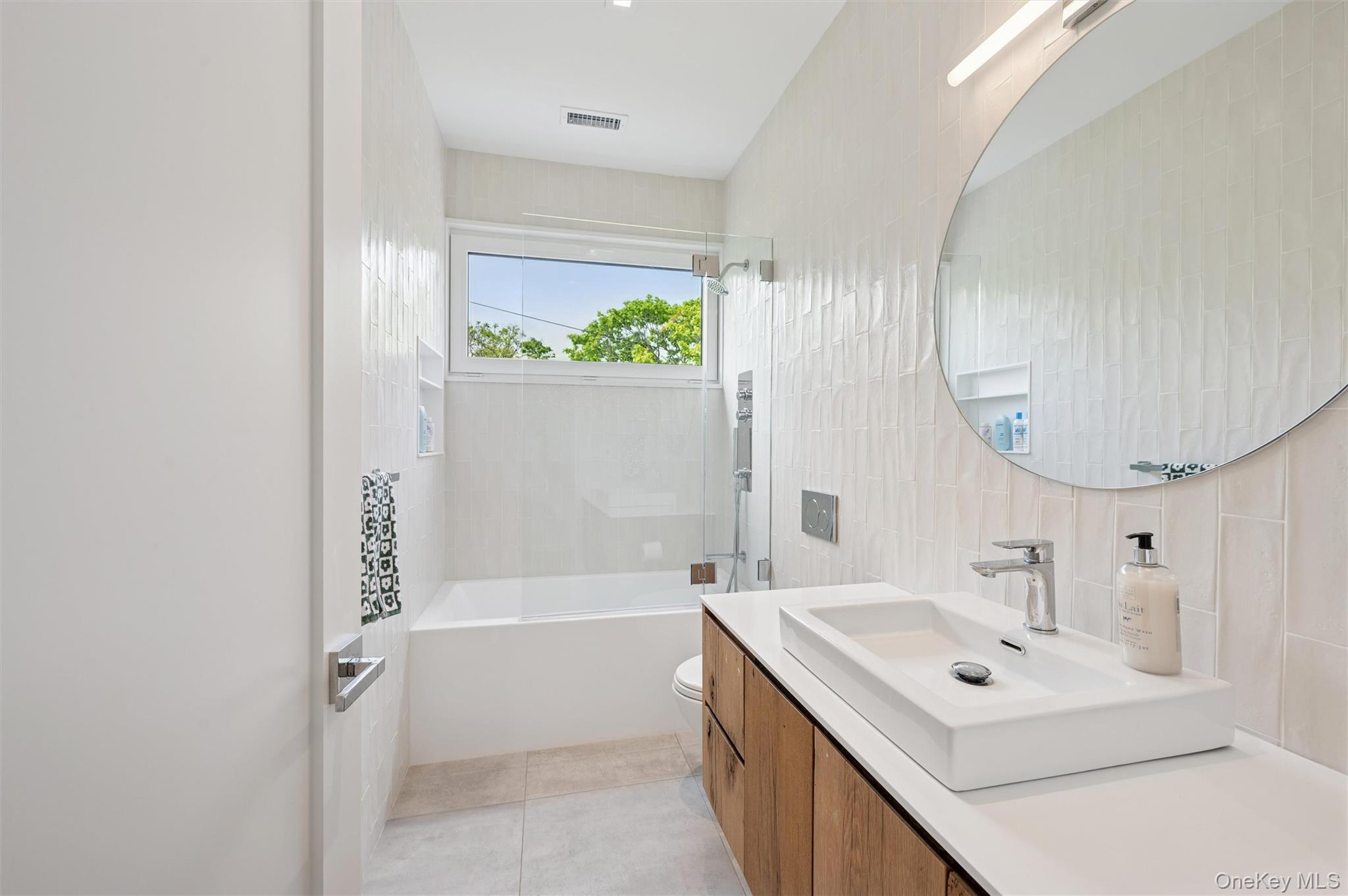 28 Canoe Place Road Property Photo 23