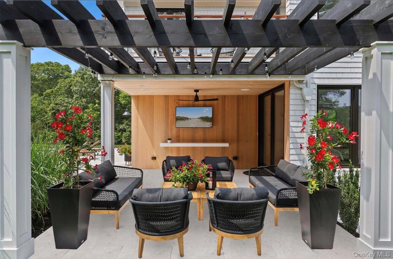 28 Canoe Place Road Property Photo 25