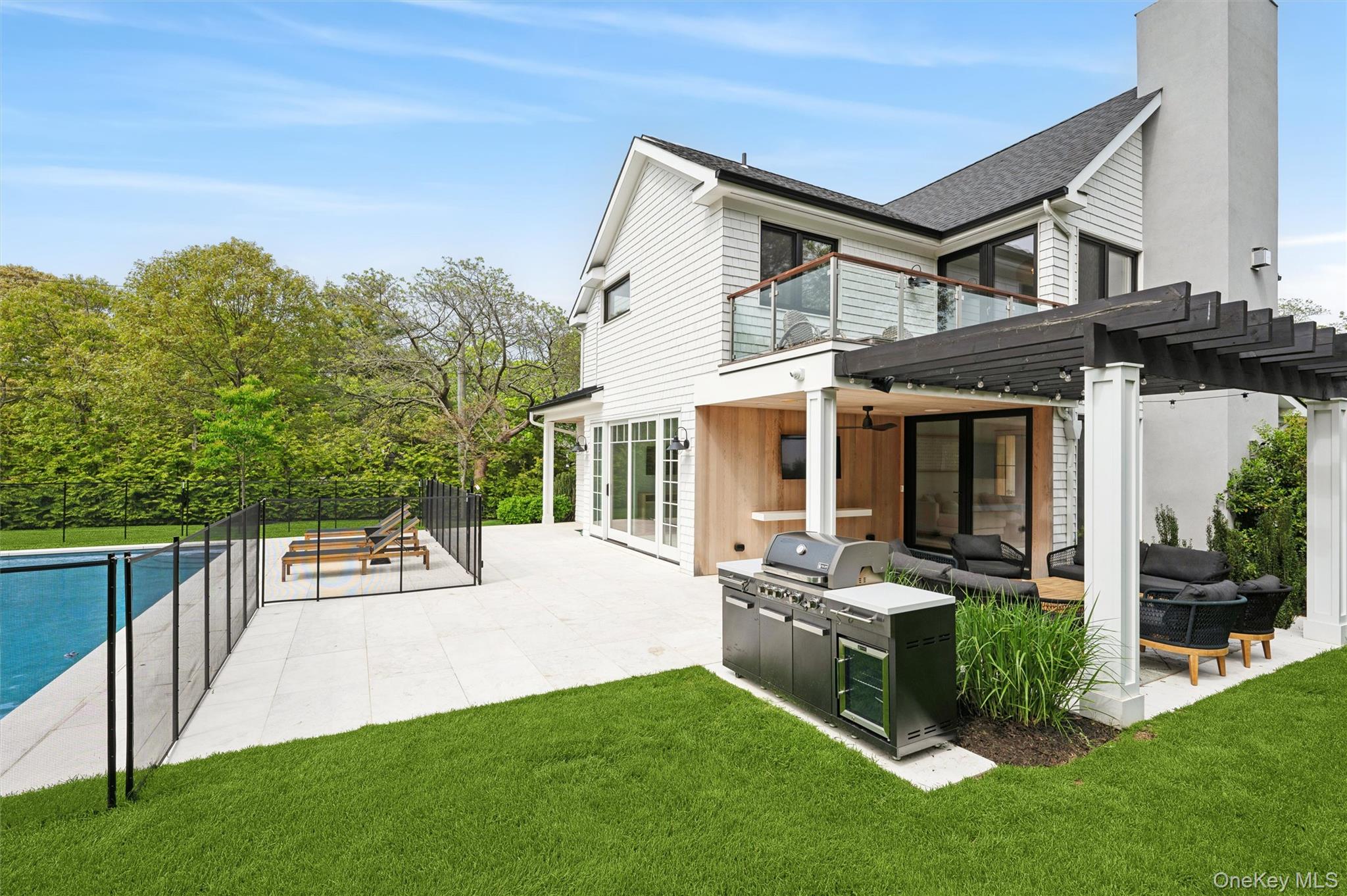 28 Canoe Place Road Property Photo 31