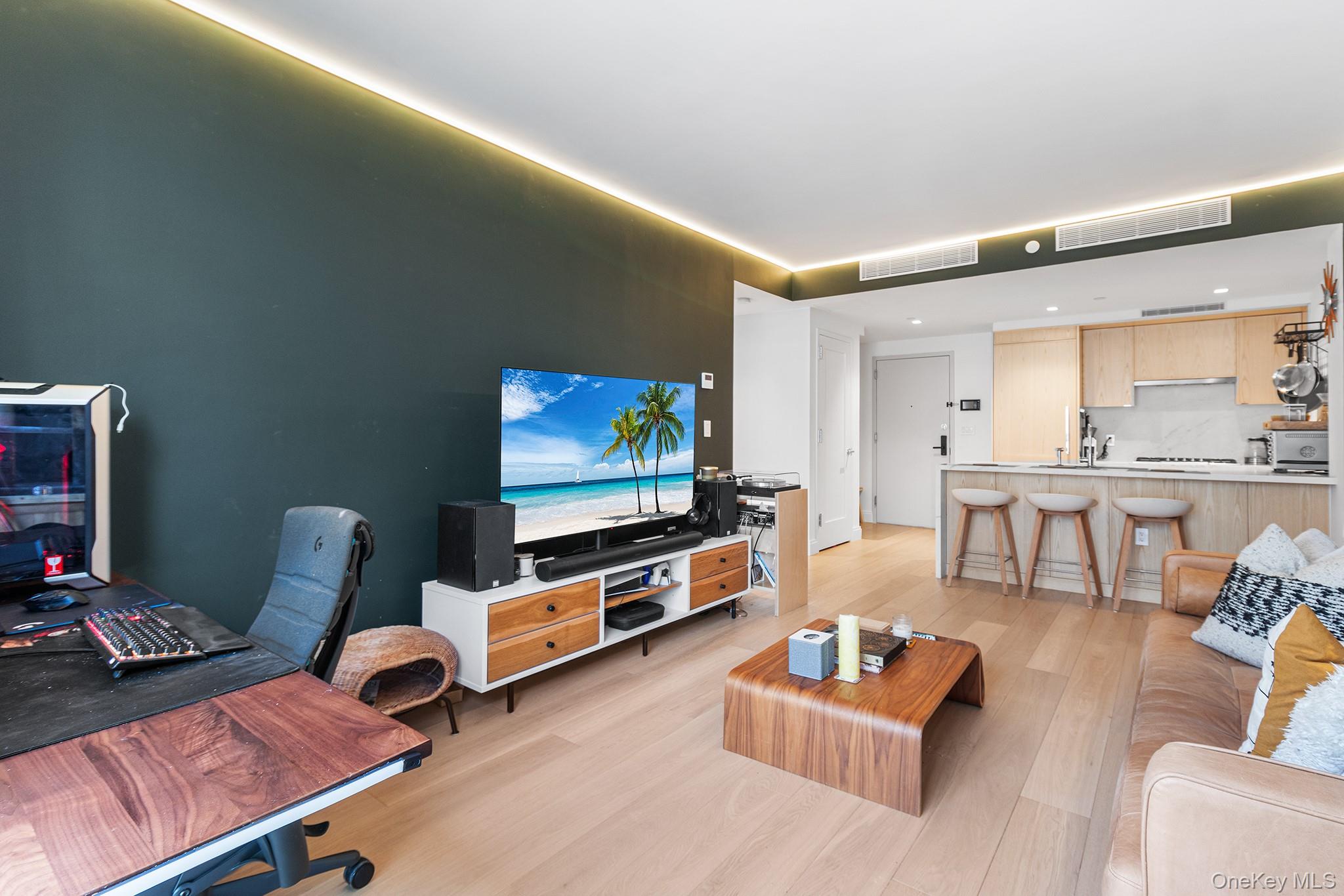 37-14 34th Street N3e Property Photo 3