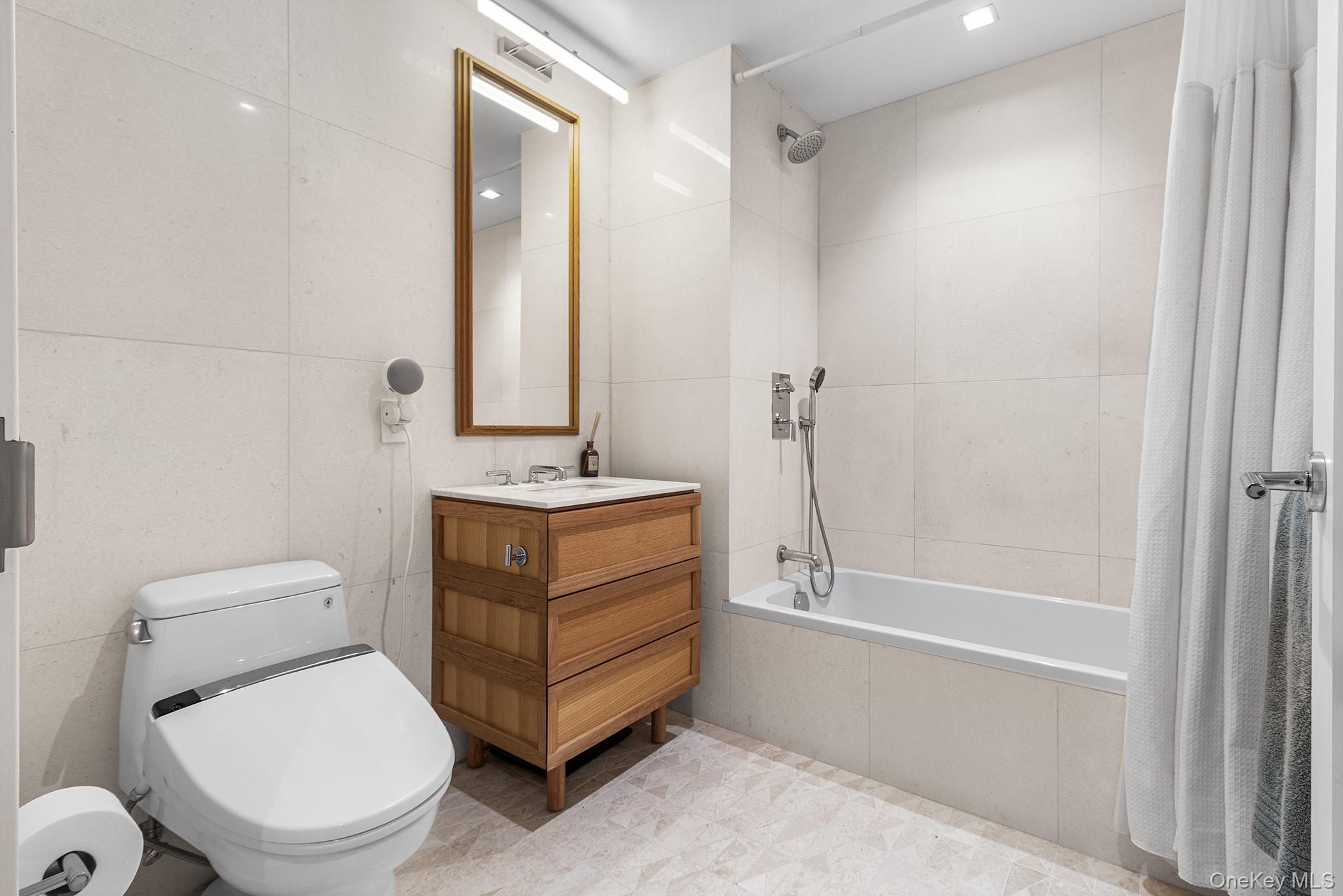 37-14 34th Street N3e Property Photo 9