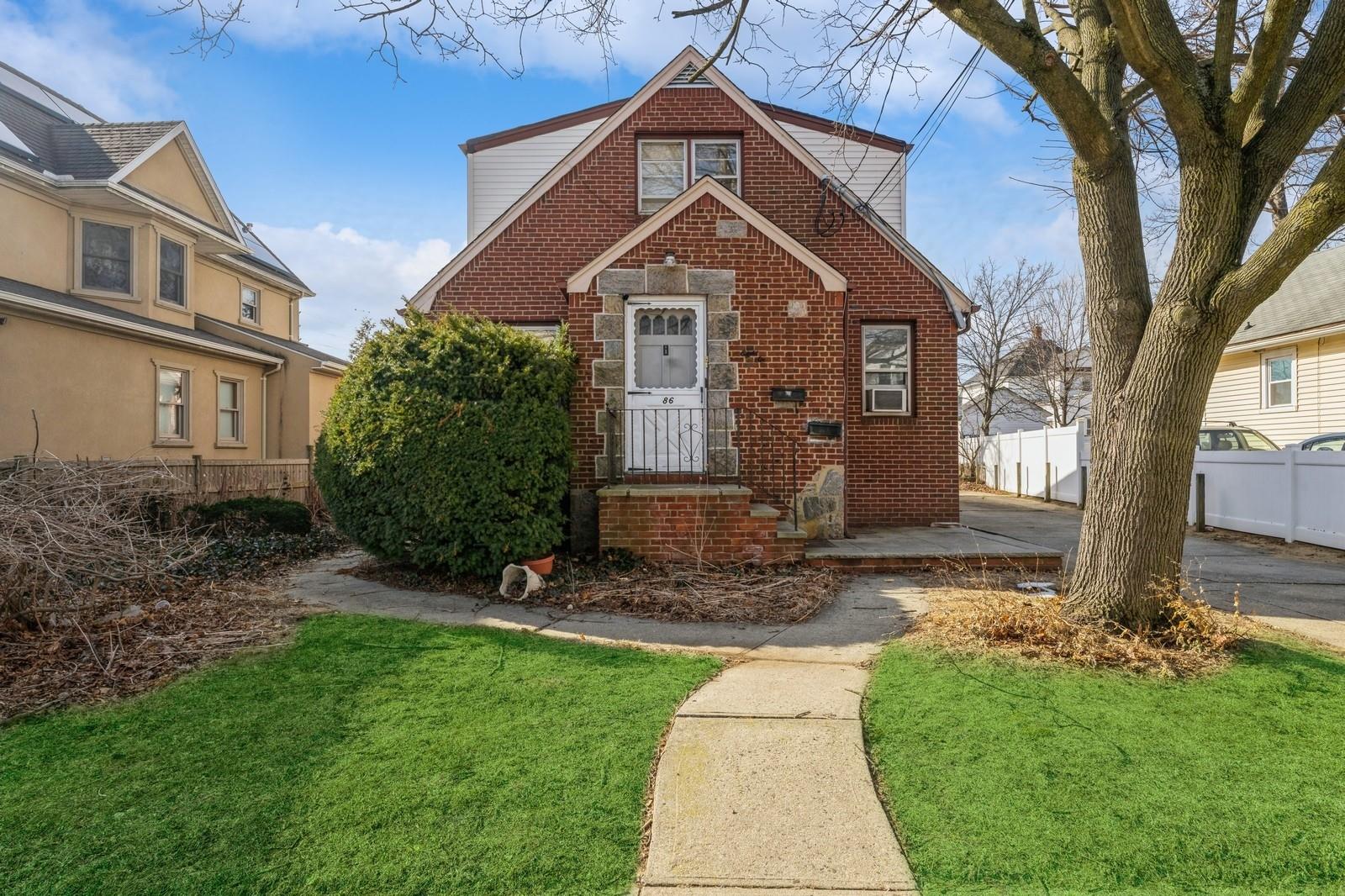 86 E Mineola Avenue Property Photo