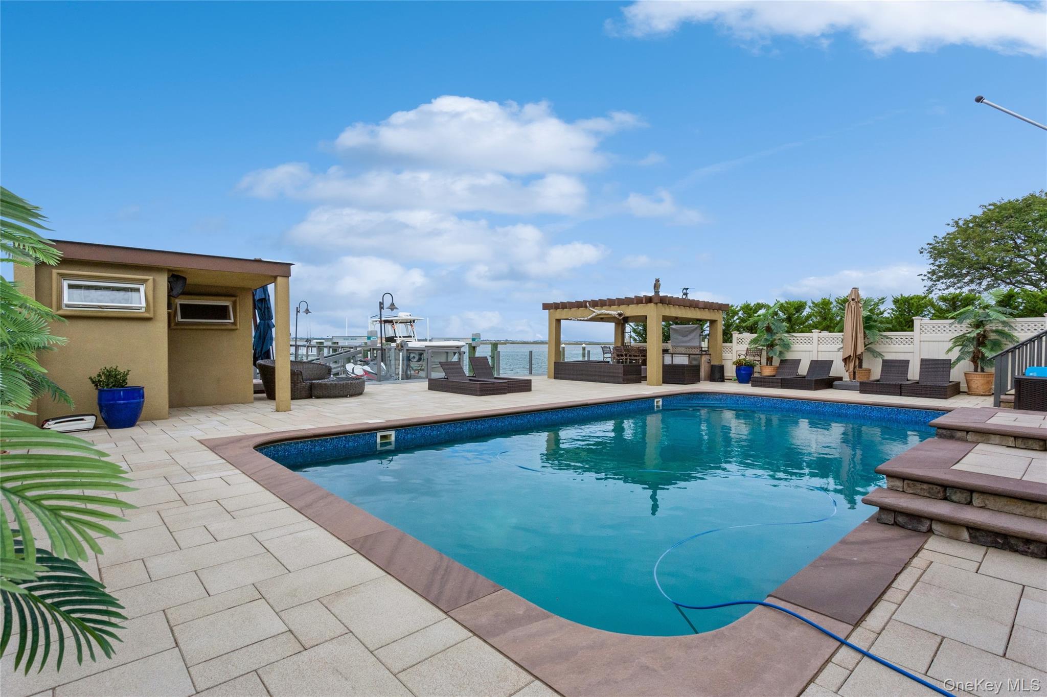 319 Harbor Drive Property Photo 4