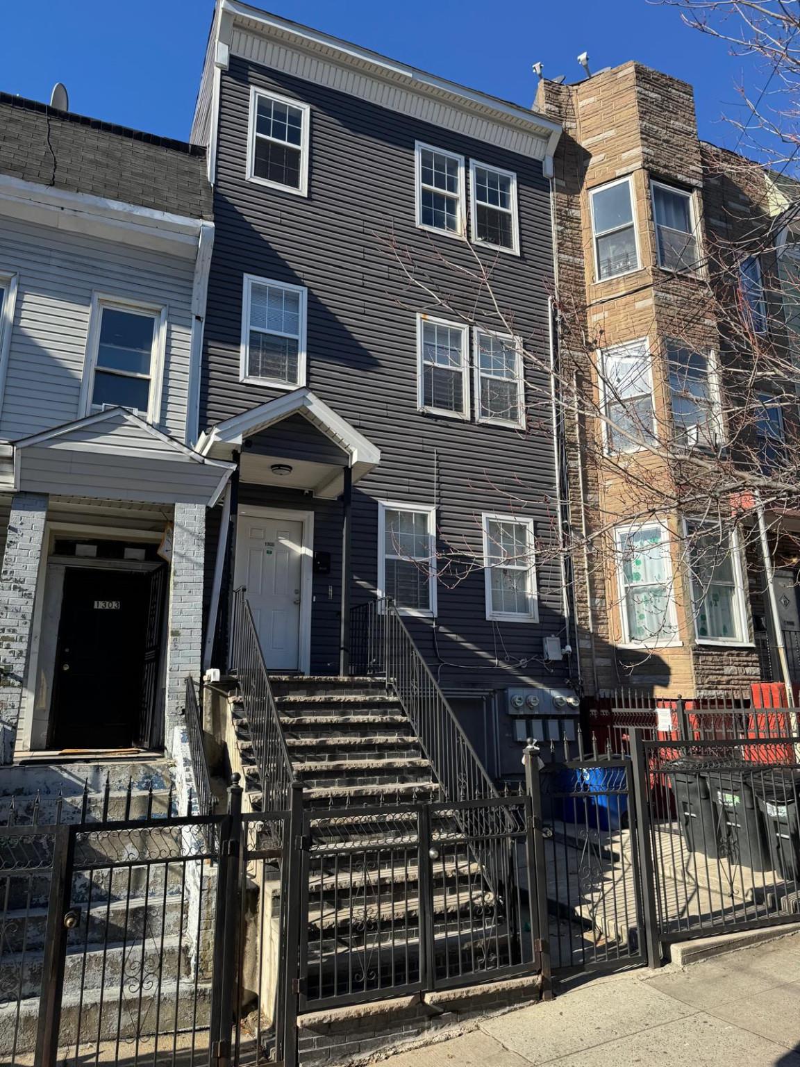 1305 Clay Avenue Property Photo