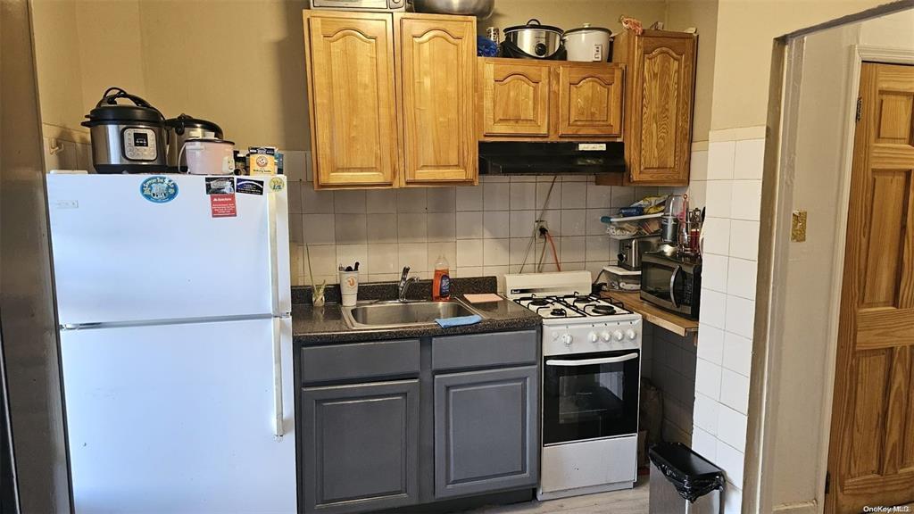 8856 77th Street Property Photo 4