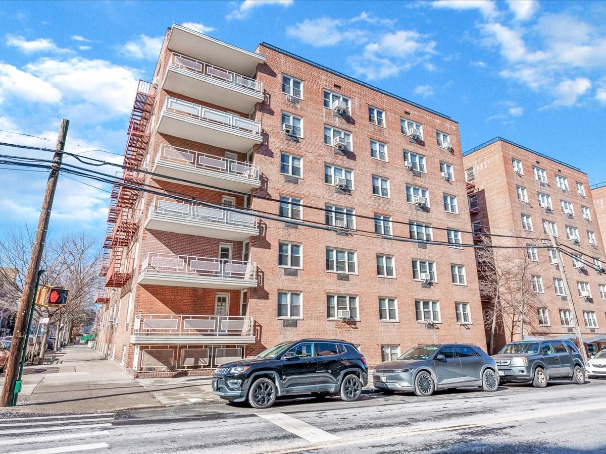 34-20 Parsons Boulevard Apt H Property Photo 3