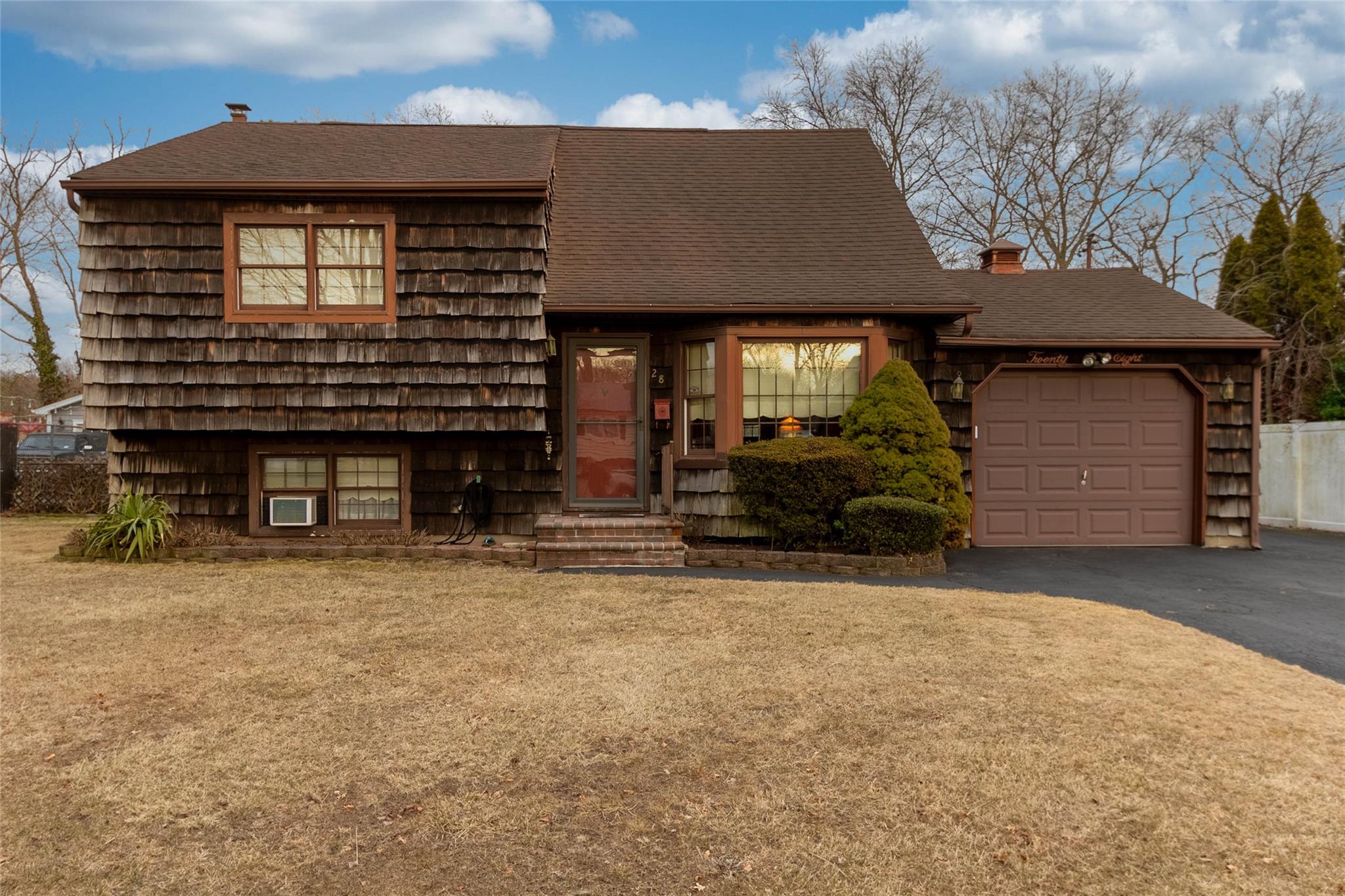 28 Schoolhouse Road Property Photo