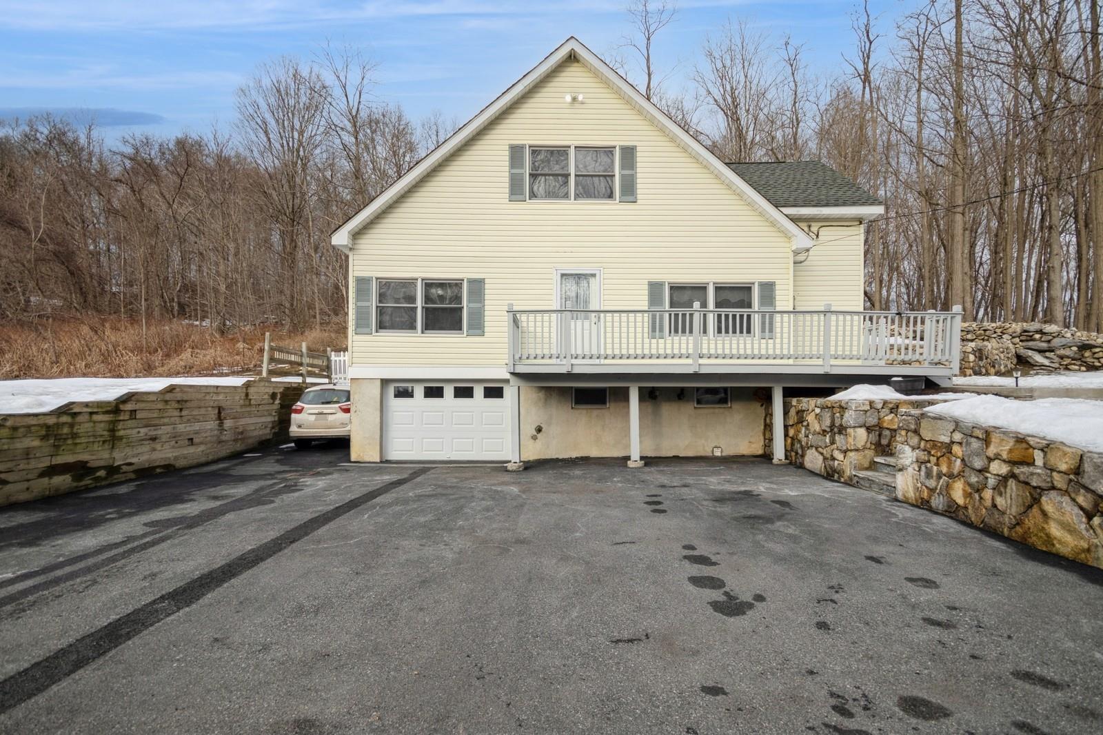 588 Ludingtonville Road Property Photo