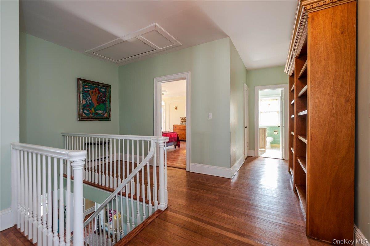 211 Laurelton Boulevard Property Photo 19