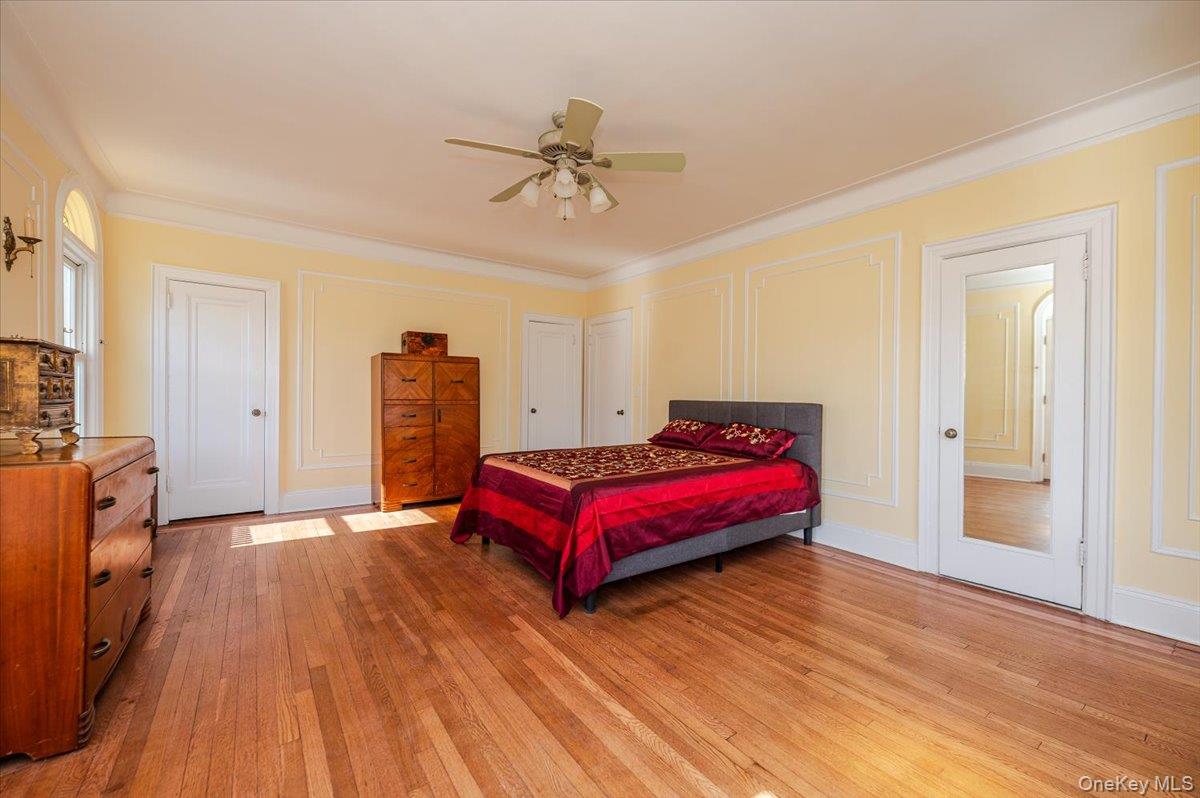 211 Laurelton Boulevard Property Photo 22