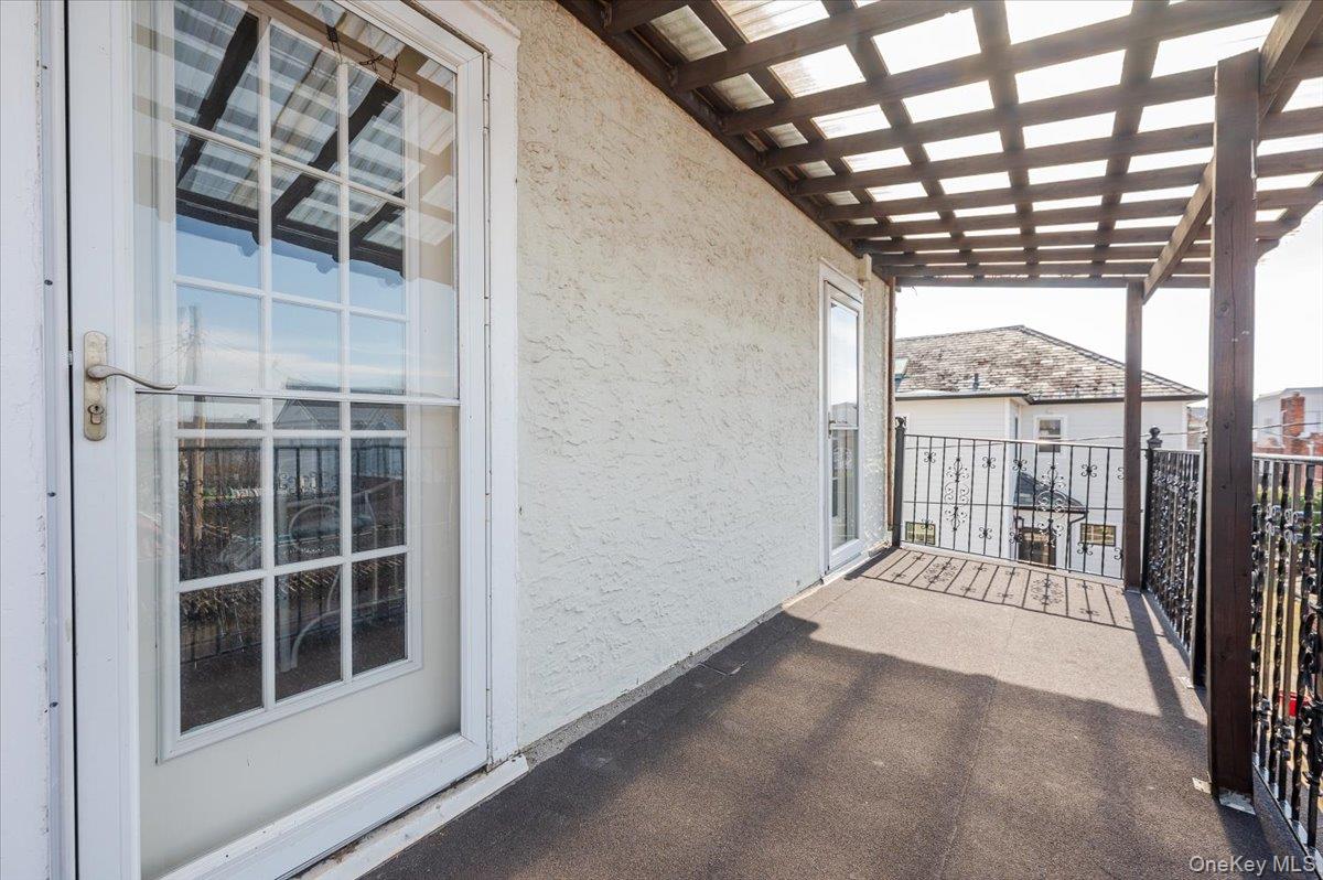 211 Laurelton Boulevard Property Photo 26