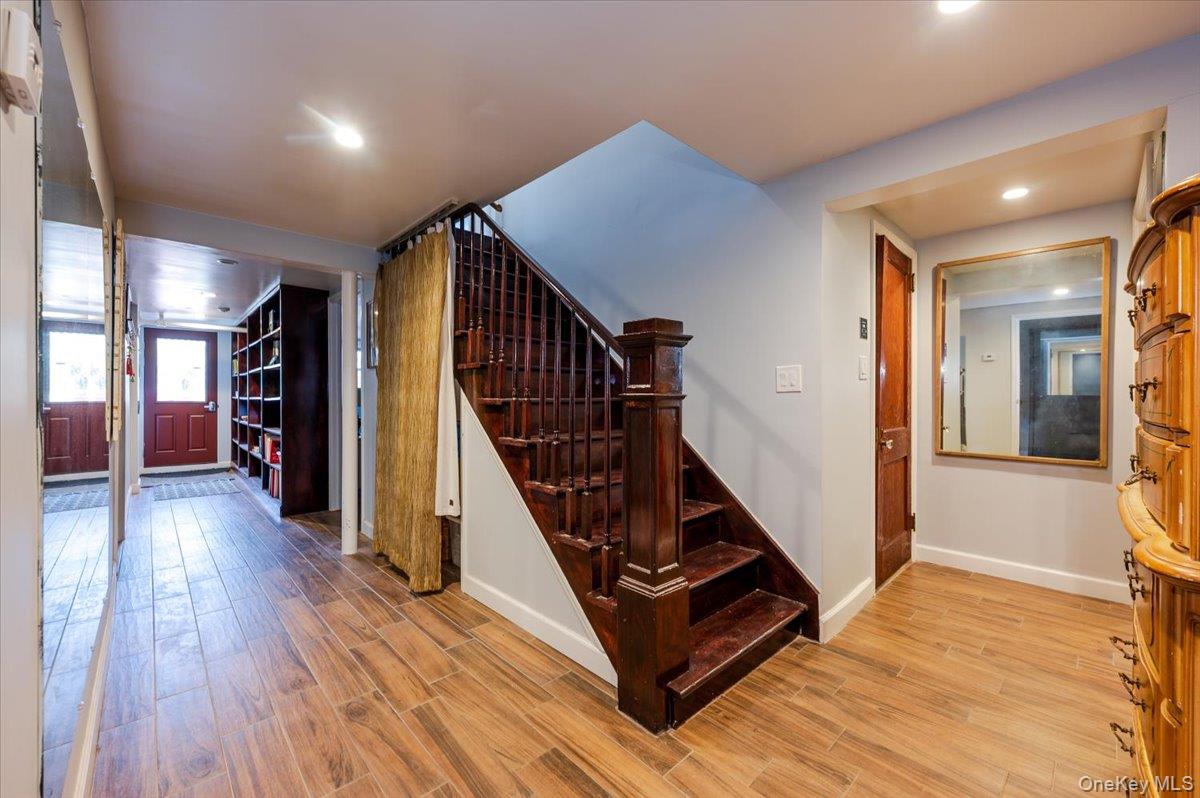 211 Laurelton Boulevard Property Photo 32