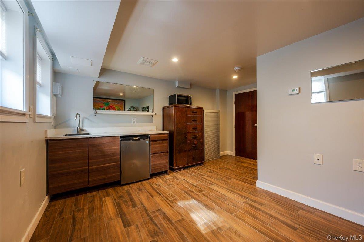211 Laurelton Boulevard Property Photo 35