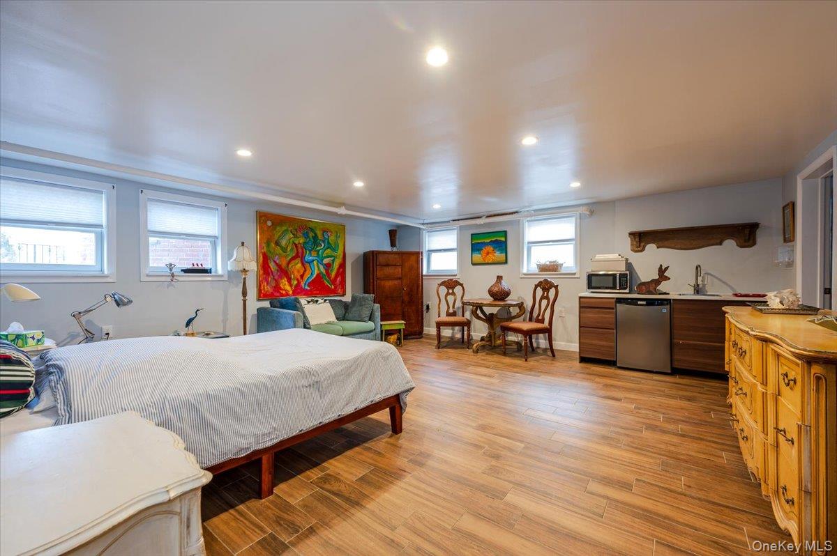 211 Laurelton Boulevard Property Photo 36