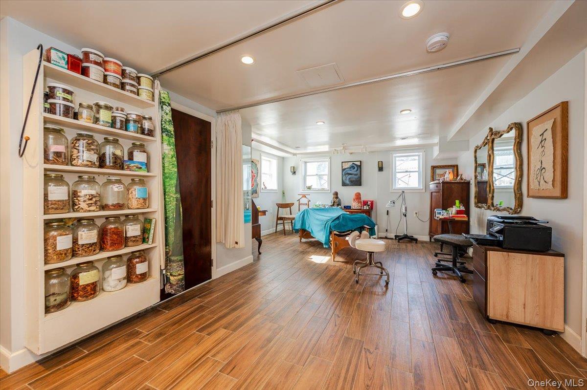 211 Laurelton Boulevard Property Photo 37