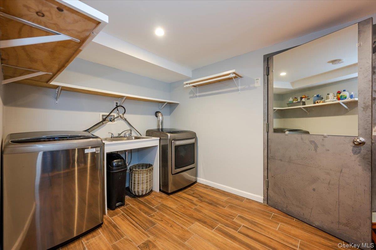 211 Laurelton Boulevard Property Photo 38