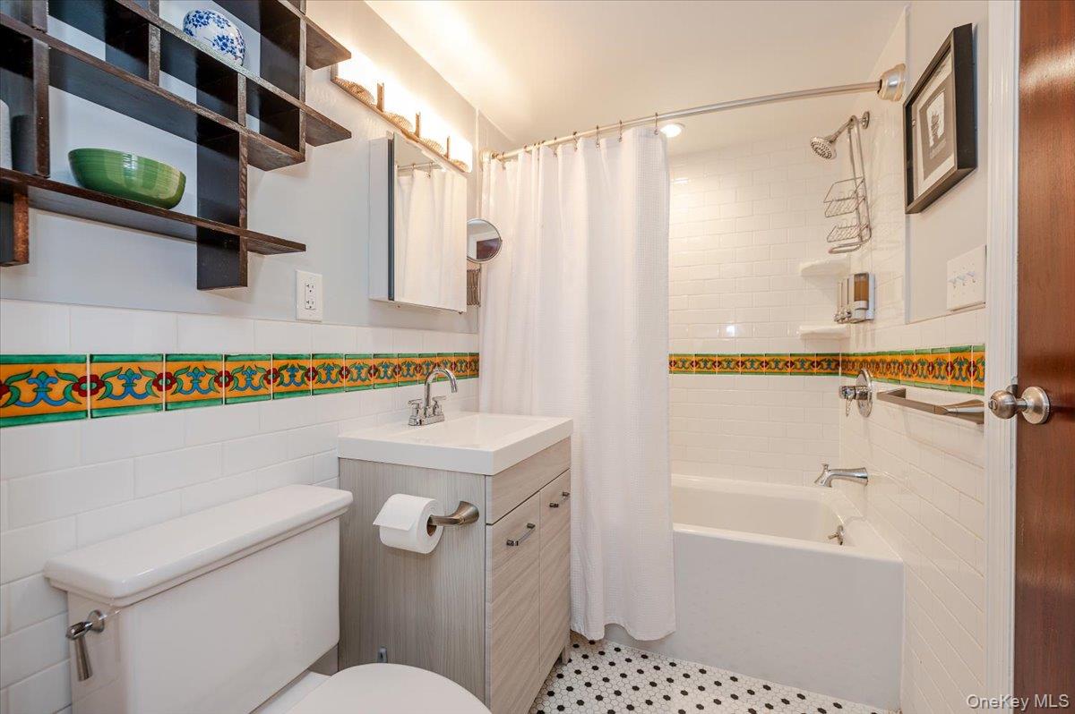 211 Laurelton Boulevard Property Photo 40