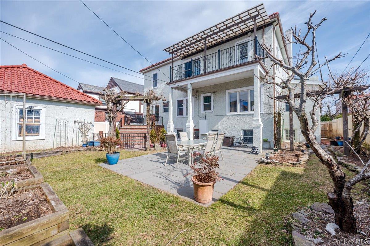 211 Laurelton Boulevard Property Photo 47