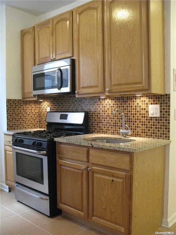 21-07 38 Street Property Photo 13