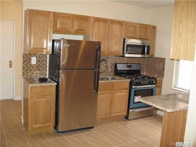 21-07 38 Street Property Photo 15