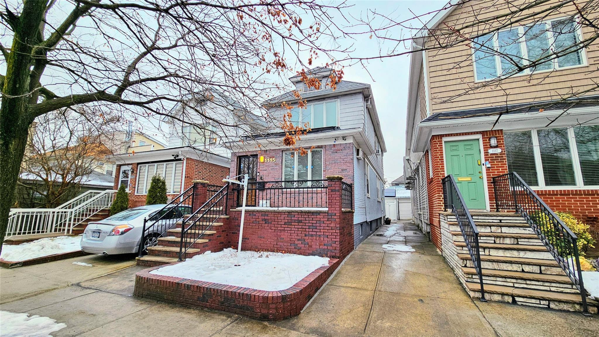 1115 E 32 Street Property Photo