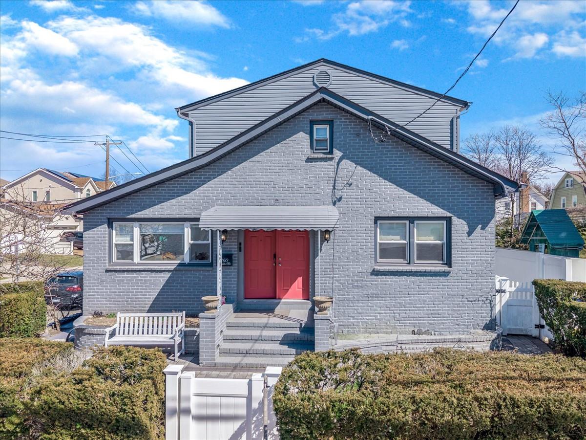 360 Franklin Avenue Property Photo