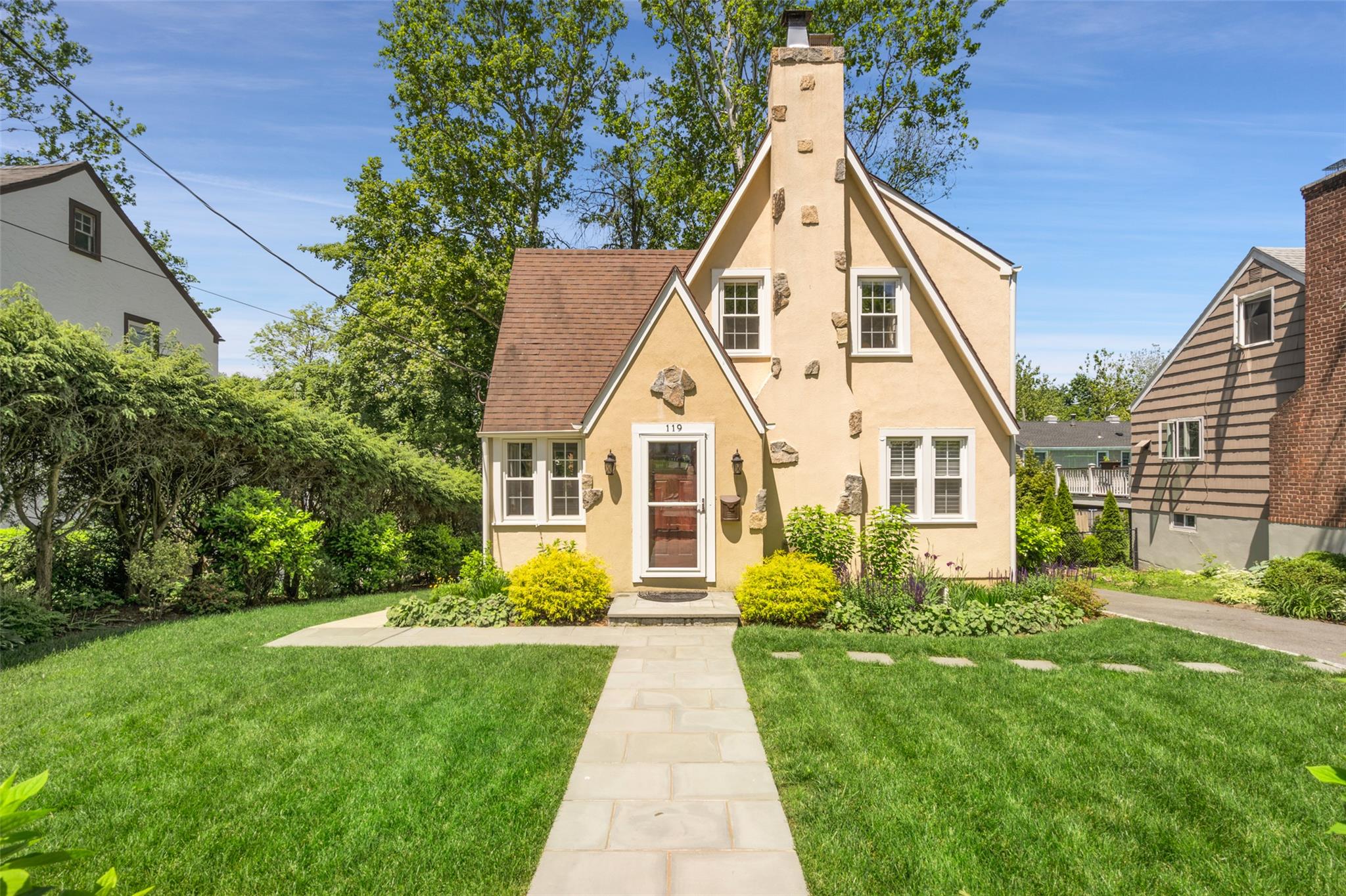 119 Lawrence Avenue Property Photo