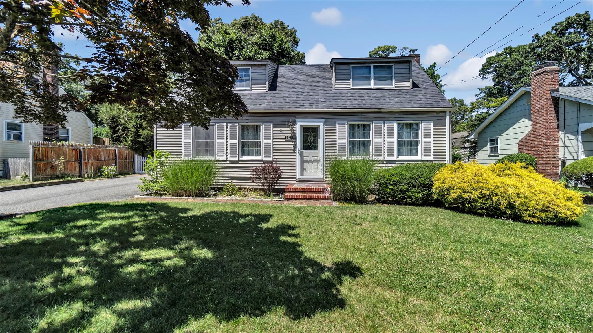 5225 Peconic Bay Boulevard