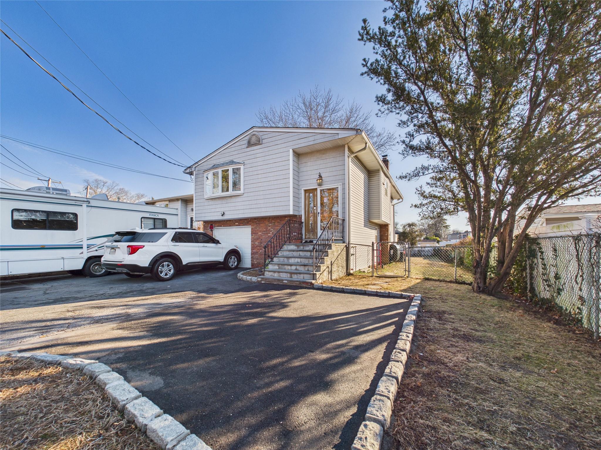 263 Commack Road Property Photo 1