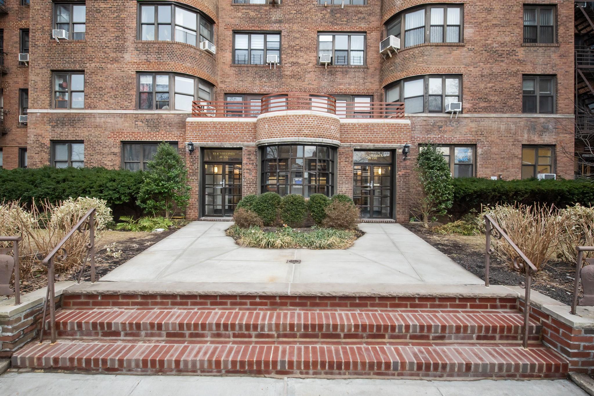 98-120 Queens Boulevard 6g Property Photo 1