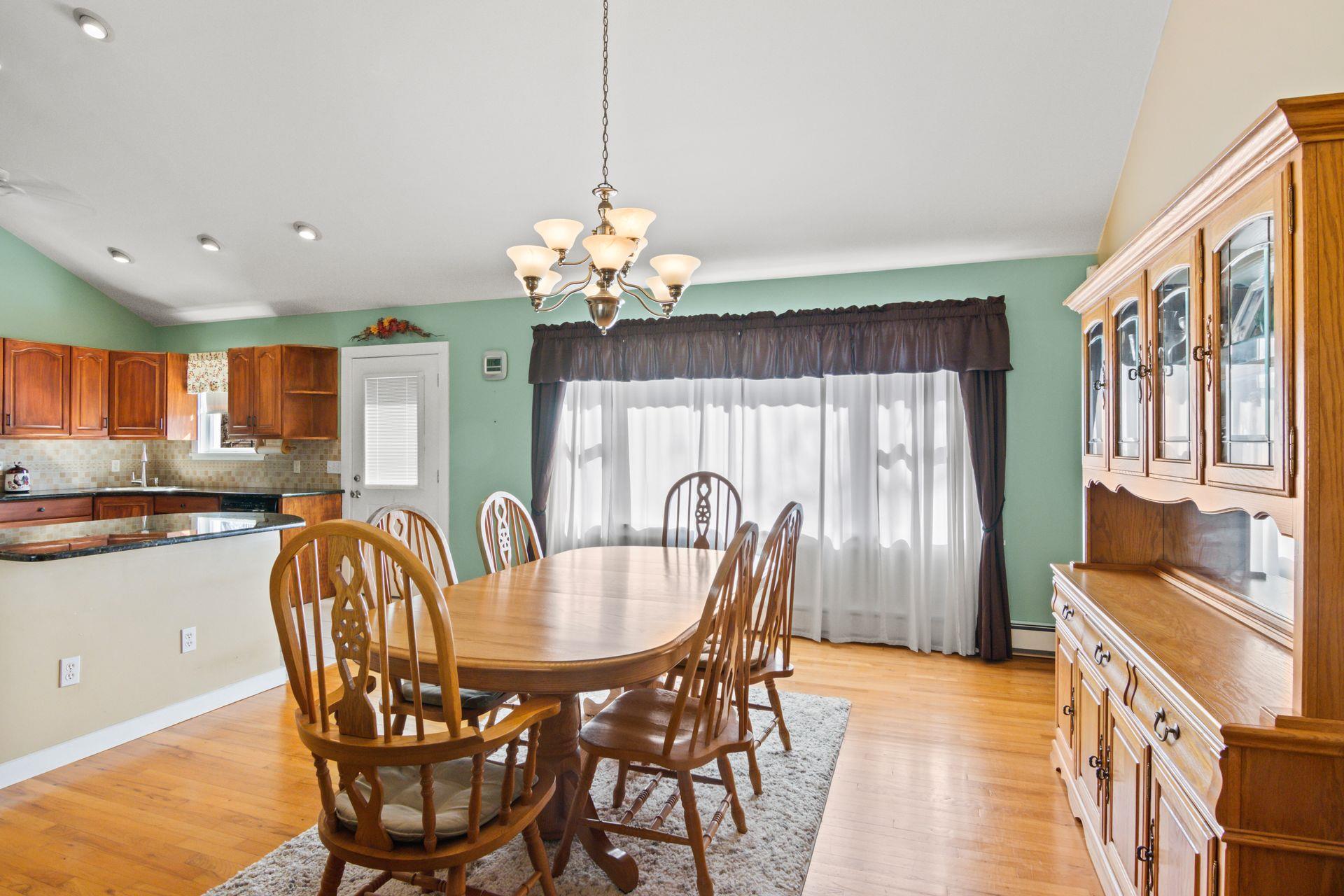 8 Rolling Woods Lane Property Photo 9