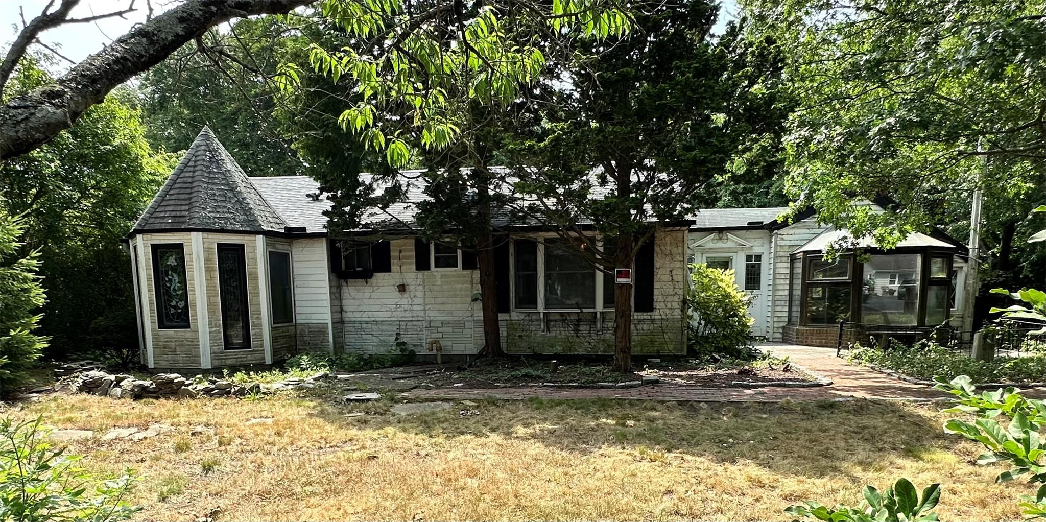 282 Vanderbilt Boulevard Property Photo