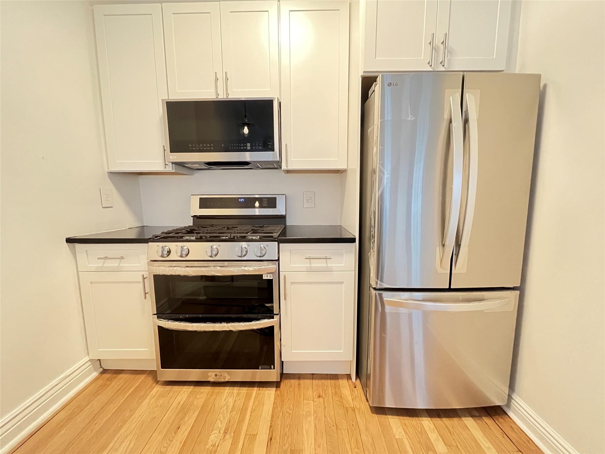 206 Montrose Avenue 3a Property Photo 6