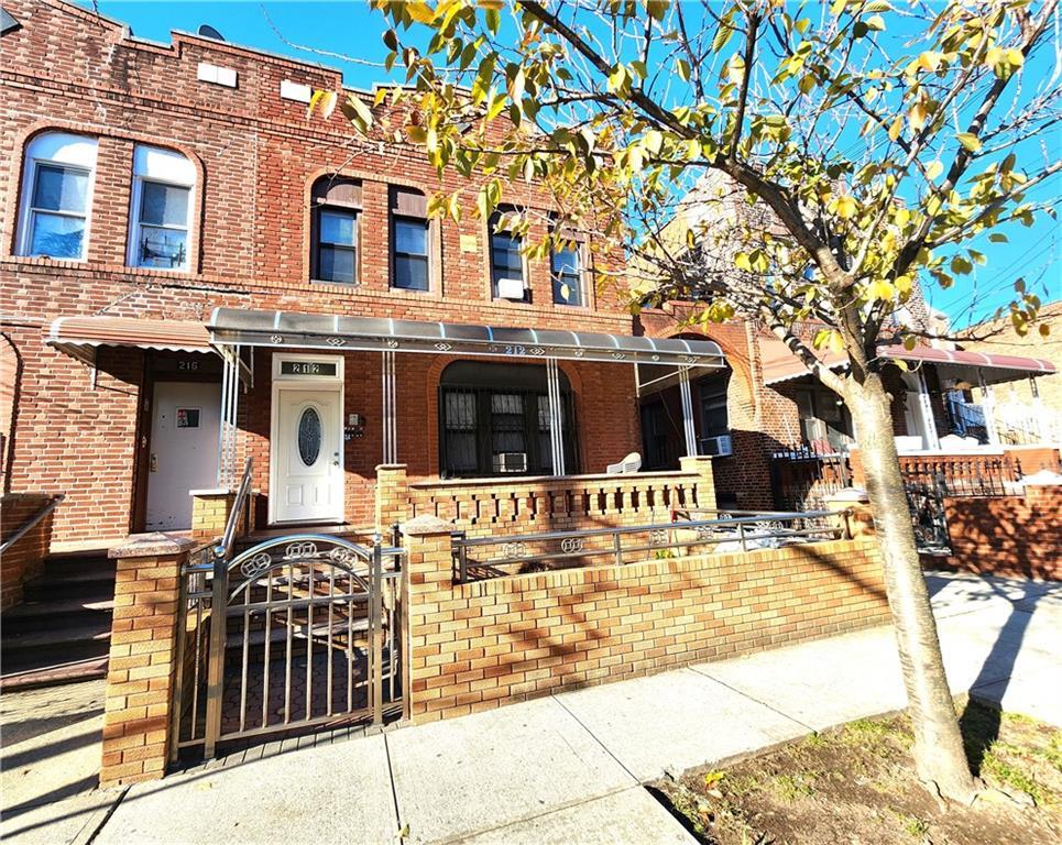 212 E 52nd Street Property Photo