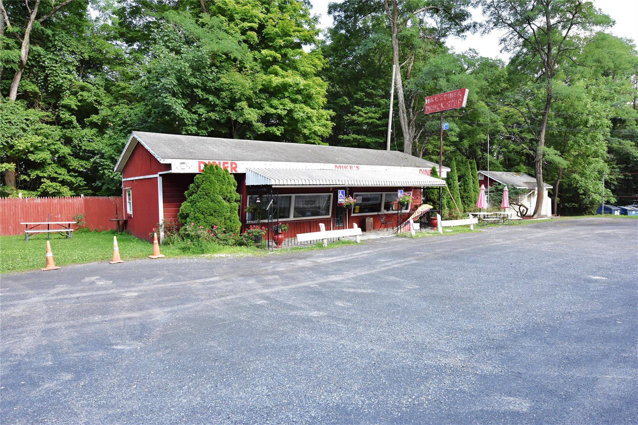 6298-6306 Ny-32 Property Photo