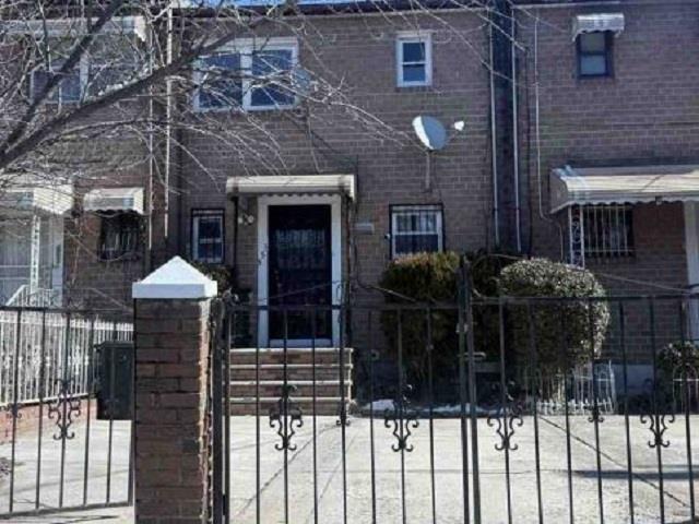 555 Christopher Avenue Property Photo 1