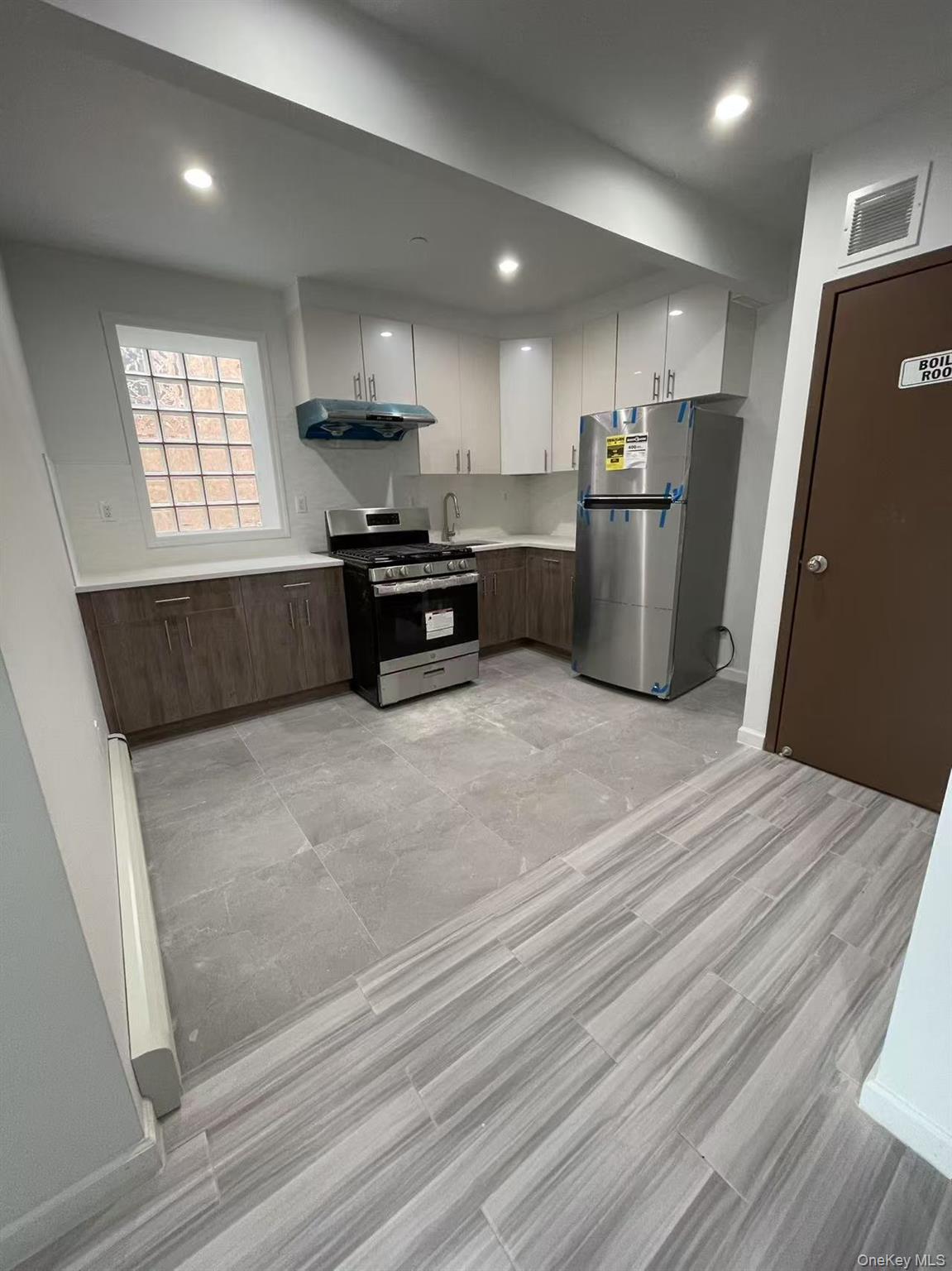 16109 72nd Avenue Property Photo 6