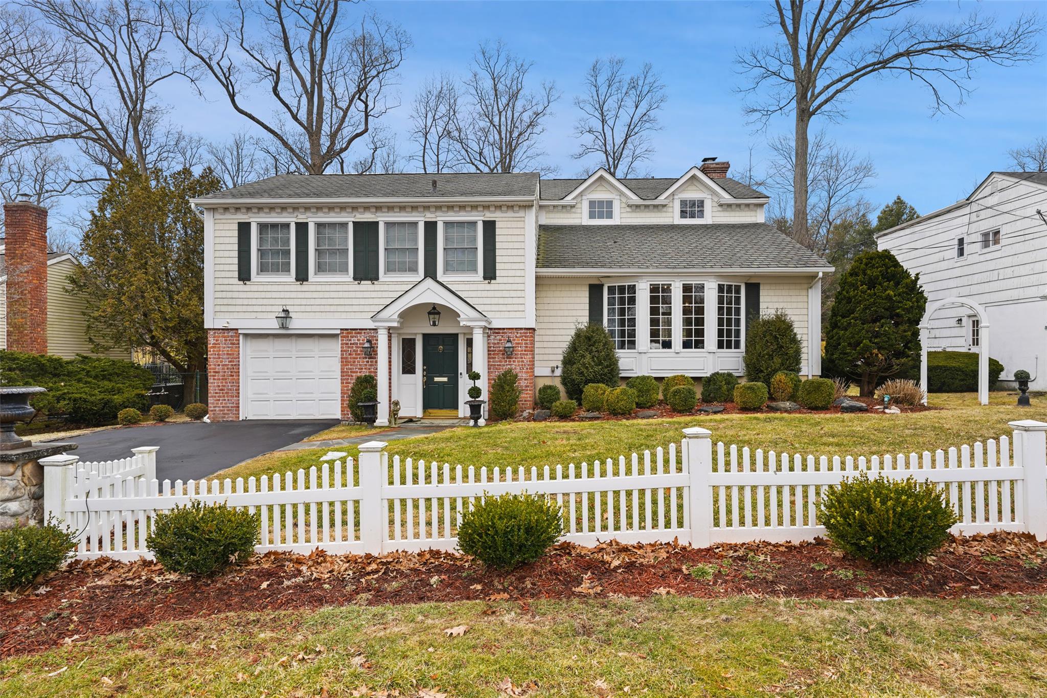 104 Vernon Drive Property Photo 1