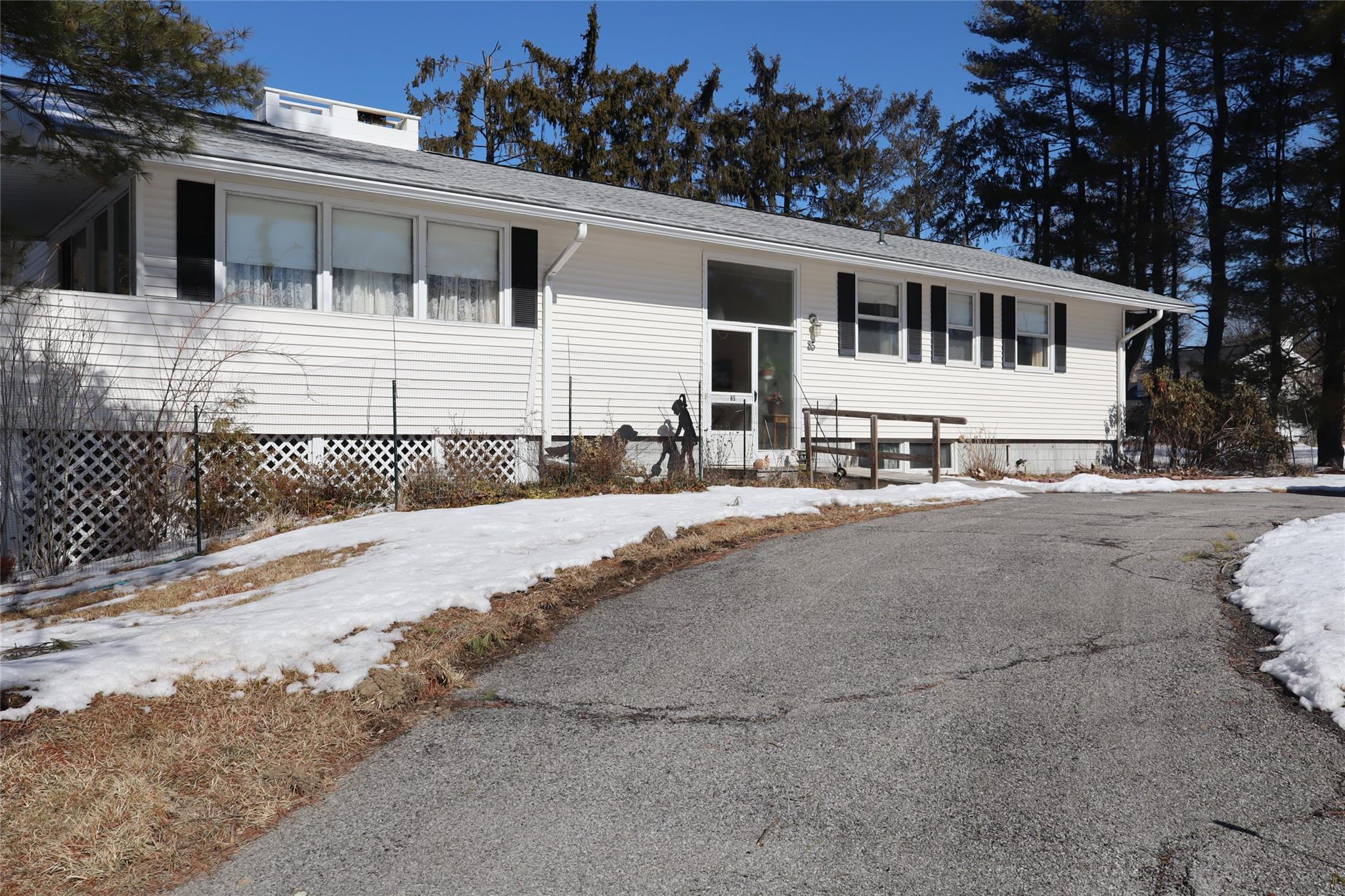 85 Round Hill Road Property Photo