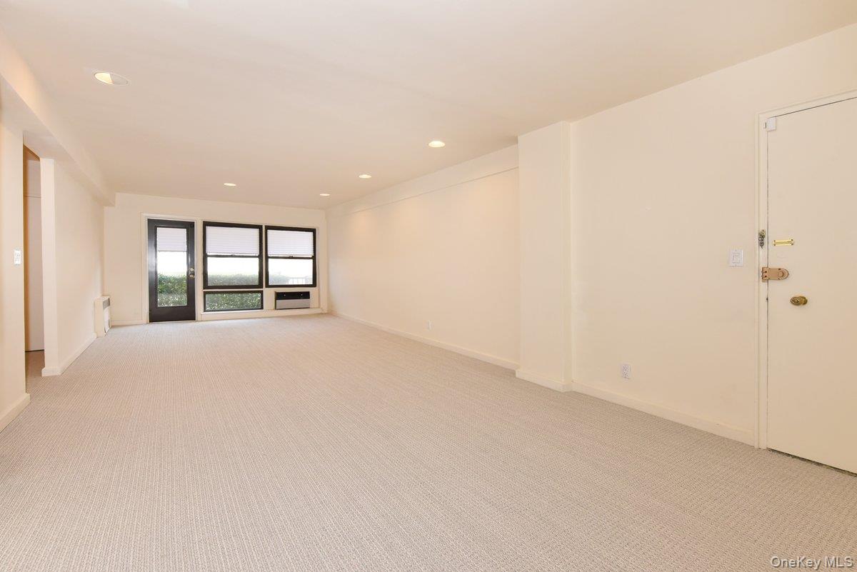 15 Hill Park Avenue 2-c Property Photo 8