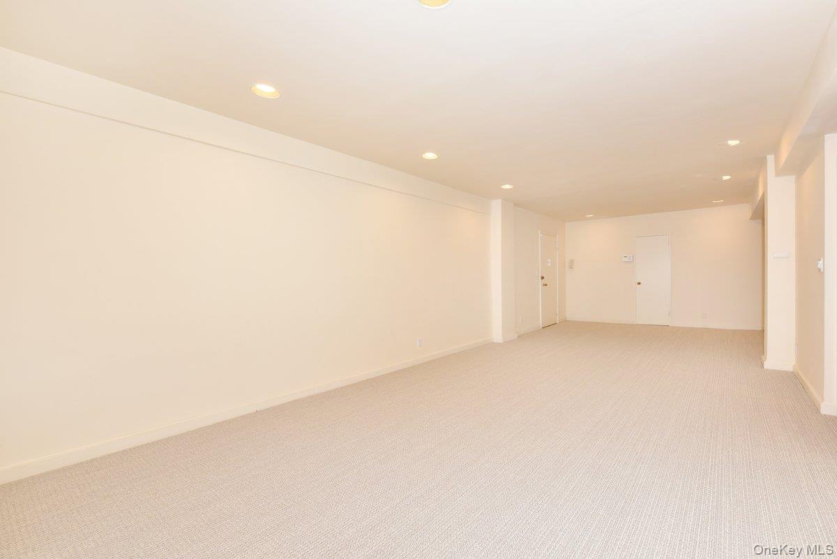 15 Hill Park Avenue 2-c Property Photo 9