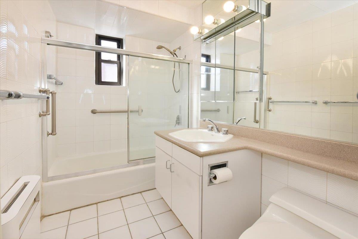 15 Hill Park Avenue 2-c Property Photo 12