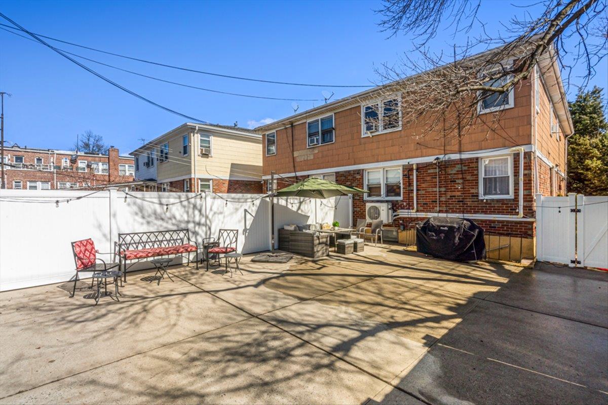 137-20 Lafayette Street Property Photo 2
