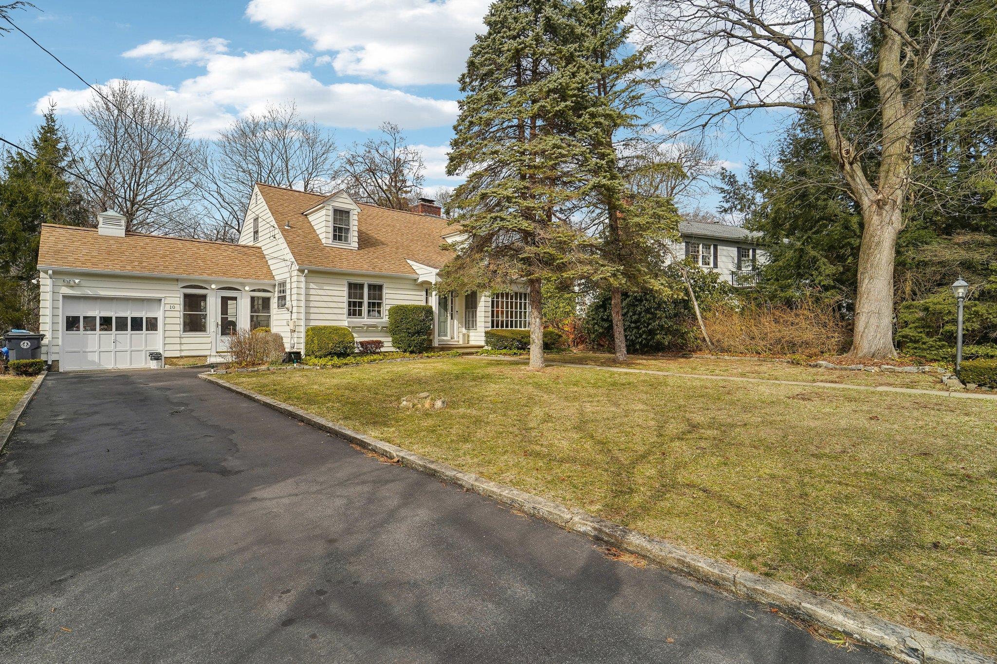 10 Wayside Drive Property Photo
