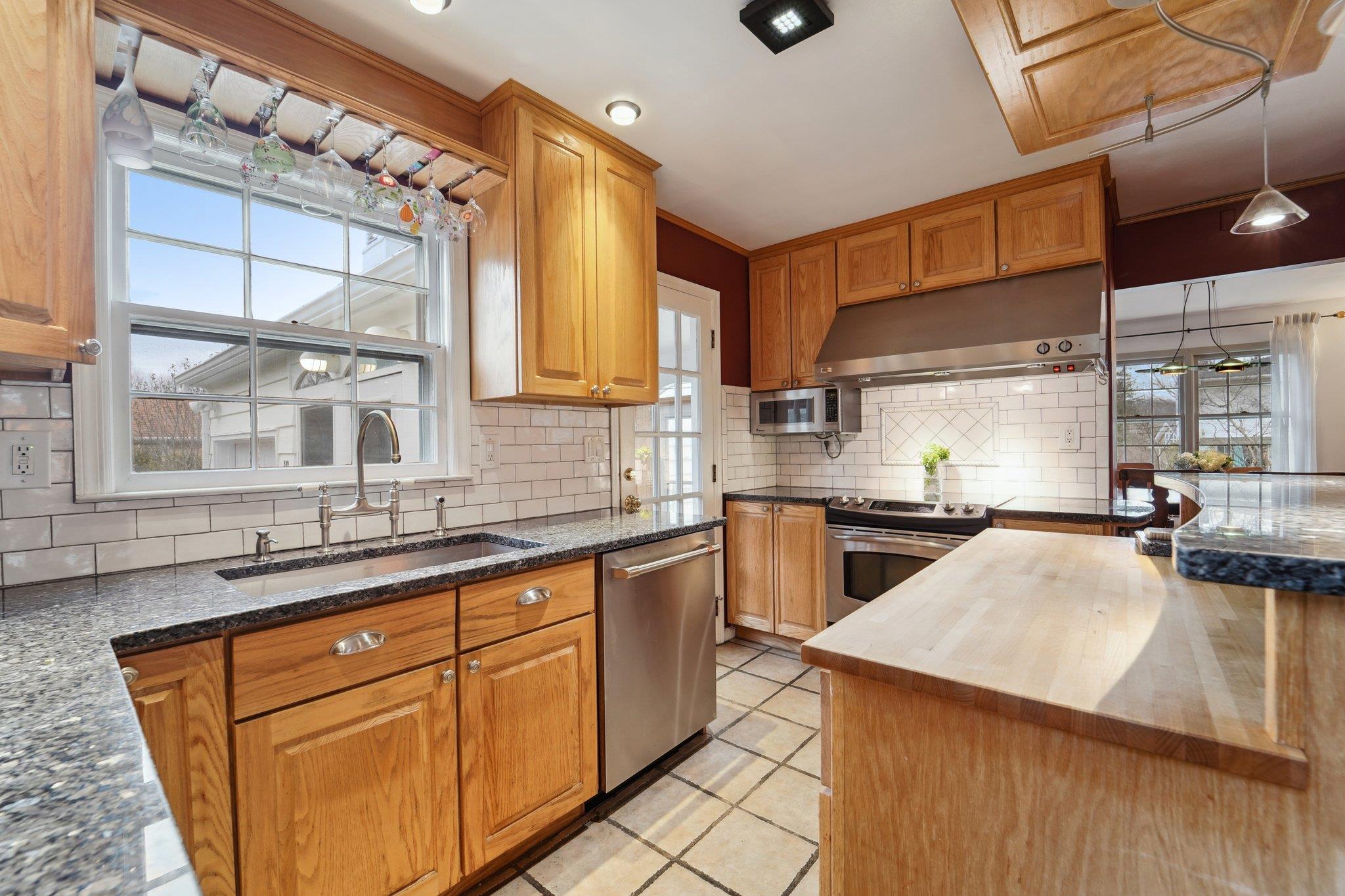10 Wayside Drive Property Photo 8