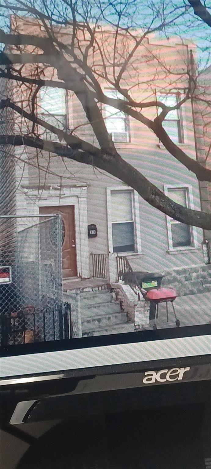 33 Essex Street Property Photo 2