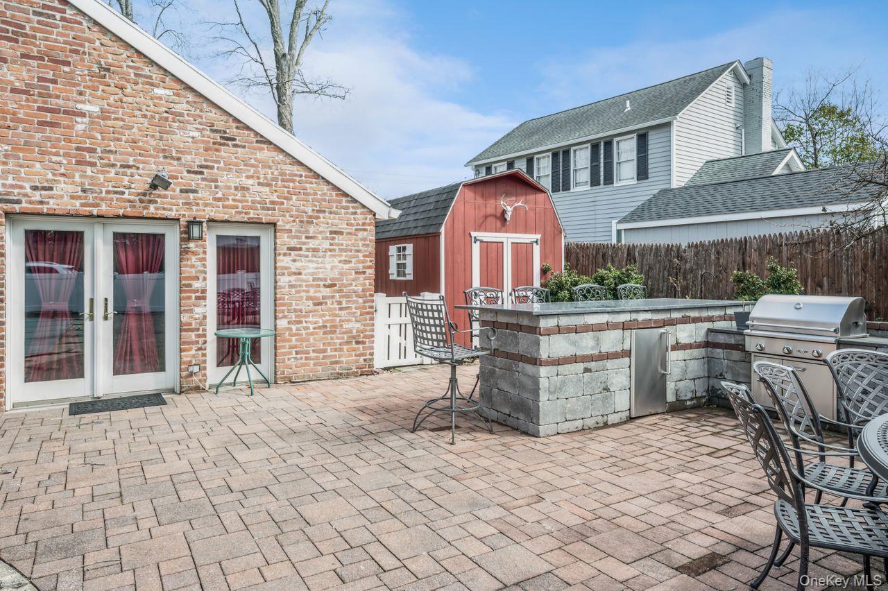 465 Old Post Road Property Photo 6