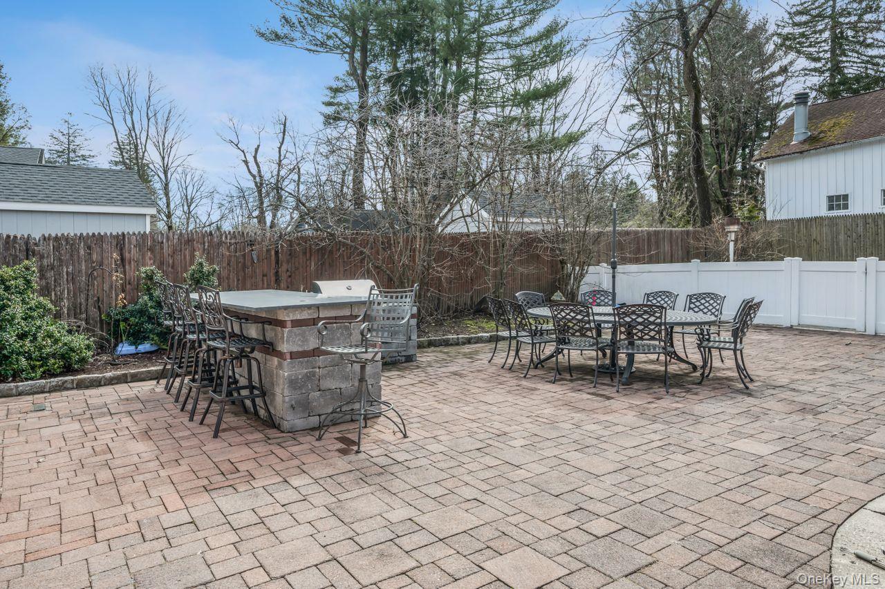 465 Old Post Road Property Photo 7